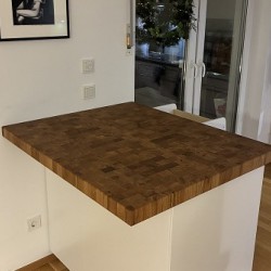 Kundenprojekt: Hirnholz-Arbeitsplatte aus Eiche